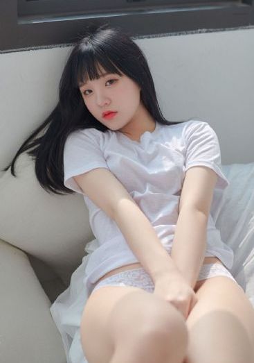 含着岳的丝袜美足脚趾电影