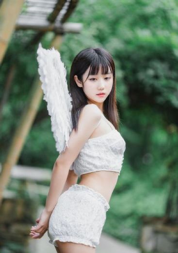 年轻的家政保姆