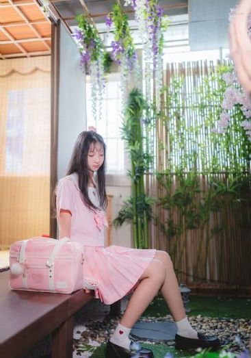扒开美女下面进去