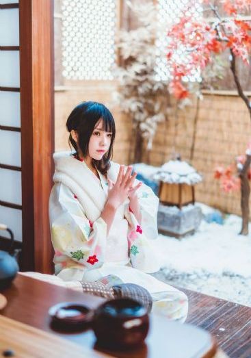女人两腿打开让男人添野外视频