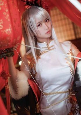 24岁性感的尹律